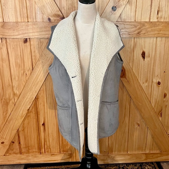 Denim & Co Gray and Cream Vest - Picture 6 of 10